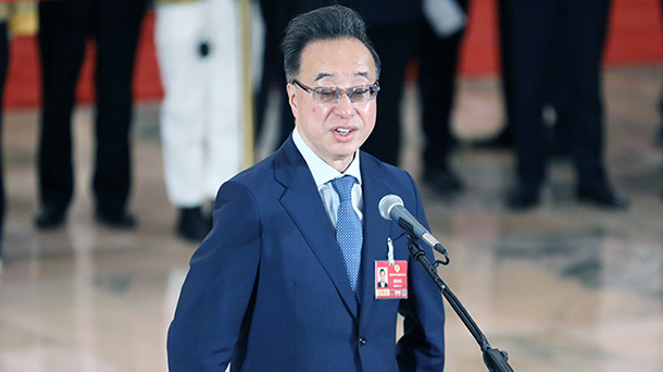 全国政协委员屠海鸣接受媒体采访