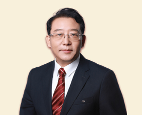 冯兴亚                  全国人大代表，广汽集团党委书记、董事长                  “汽车正从‘硬件定义’走向‘软件定义’，并迈向‘AI定义’时代，成为智能移动空间。”