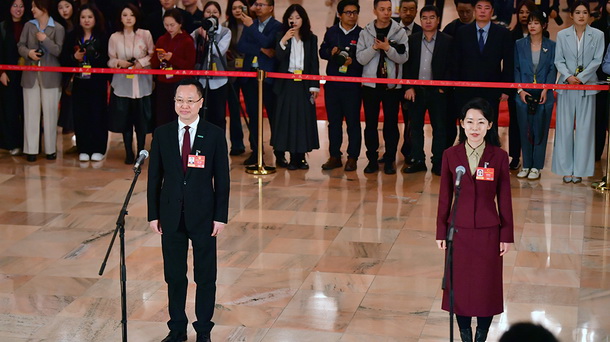 第三場“代表通道”集中採訪活動